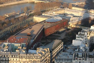 France, ile de france, paris 7e arrondissement, tour eiffel, vue depuis le 2e etage, vers le musee du quai branly,
