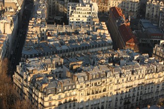 France, ile de france, paris 7e arrondissement, tour eiffel, vue depuis le 2e etage, vers les invalides, toits,