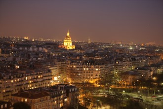 France, ile de france, paris 7e arrondissement, tour eiffel, vue depuis le 2e etage, vers les invalides, toits, nuit,