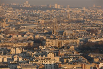 France, ile de france, paris 7e arrondissement, tour eiffel, vue depuis le 2e etage, vers les invalides, toits,