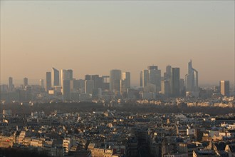 France, ile de france, paris 7e arrondissement, tour eiffel, vue depuis le 2e etage, vers la defense,