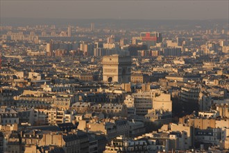 France, ile de france, paris 7e arrondissement, tour eiffel, vue depuis le 2e etage, vers le nord, arc de triomphe,