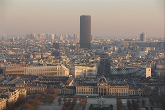 France, ile de france, paris 7e arrondissement, tour eiffel, vue depuis le 2e etage, vers le champ de mars et l'ecole militaire,
