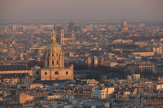 France, ile de france, paris 7e arrondissement, tour eiffel, vue depuis le 2e etage, vers les invalides, toits, saint sulpice, pantheon,