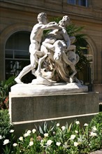Sculpture "Le combat du centaure", cour de la mairie du 6e arrondissement de Paris