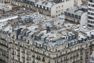 France, ile de france, paris 7e arrondissement, tour eiffel, interieur du monument concu par gustave eiffel, depuis le deuxieme etage, panorama, toits,