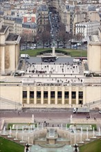 France, ile de france, paris 7e arrondissement, tour eiffel, interieur du monument concu par gustave eiffel, depuis le deuxieme etage, panorama, toits, trocadero, palais de chaillot,