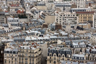 France, ile de france, paris 7e arrondissement, tour eiffel, interieur du monument concu par gustave eiffel, depuis le premier etage, panorama, toits,