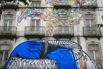 portugal, lisbonne, lisboa, signes de ville, murs peints, squat, street art, facade, immeuble
Date : septembre 2011