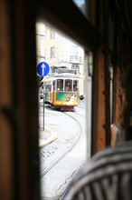 portugal, lisbonne, lisboa, signes de ville, tramway depuis le tramway numero 28, alfama, transport, interieur du tram
Date : septembre 2011