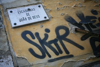 portugal, lisbonne, lisboa, signes de ville, bairro alto, detail de facades, graffiti
Date : septembre 2011