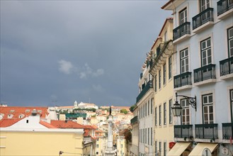 portugal, lisbonne, lisboa, signes de ville, bairro alto, vue d'ensemble, panorama, ciel d'orage, facades
Date : septembre 2011