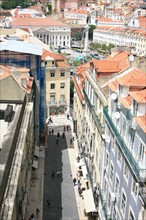 portugal, lisbonne, lisboa, signes de ville, bairro alto, vue d'ensemble, panorama, ciel d'orage, facades, vue sur la baixa en contrebas, elevador de santa justia
Date : septembre 2011