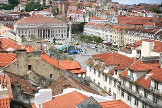 portugal, lisbonne, lisboa, signes de ville, bairro alto, vue d'ensemble, panorama, ciel d'orage, facades, vue sur la baixa en contrebas, elevador de santa justia
Date : septembre 2011