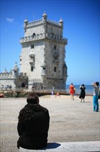 portugal, lisbonne, lisboa, signes de ville, belem, torre de belem, tour de belem, touristes, femme tzigane de dos
Date : septembre 2011