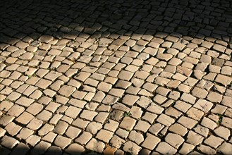 portugal, lisbonne, lisboa, signes de ville, alfama, quartier historique, detail sol, paves, rue, voirie
Date : septembre 2011