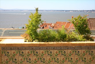 portugal, lisbonne, lisboa, signes de ville, alfama, azulejos musee d'archeologie, peinture murale, sieges, vestige, panorama
Date : septembre 2011