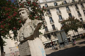 France, ile de france, paris 13e arrondissement, butte aux cailles, place paul verlaine, statue bobillot, puits artesien,


Date : 2011-2012