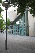 Cinematheque francaise, 51 rue de Bercy, Paris 12e arrondissement


Architecte : Frank O. Gehry


Batiment inaugure en 1994.
Date : 2011-2012
