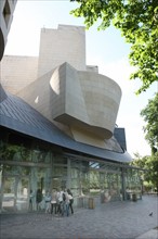 Cinematheque francaise, 51 rue de Bercy, Paris 12e arrondissement


Architecte : Frank O. Gehry


Batiment inaugure en 1994.
Date : 2011-2012