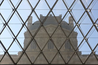 France, ile de france, paris 1er arrondissement, musee du louvre, cour napoleon, sous la pyramide de verre, architecte ieoh ming pei,