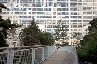 France, ile de france, paris 15e arrondissement, montparnasse, jardin atlantique, au dessus des voies de la gare montparnasse,