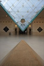 France, ile de france, paris 1er arrondissement, musee du louvre, carrousel, sous la pyramide de verre inversee, architecte ieoh ming pei,