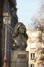 France, ile de france, paris 18e arrondissement, place dalida, buste de la chanteuse, sculpteur alain aslan,