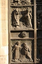 France, ile de france, paris 18e arrondissement, eglise saint pierre de montmartre, place jean marais, adelaide de savoie, detail bas relief portes,