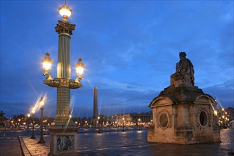 france, region ile de france, paris 8e arrondissement, place de la concorde, paves, fontaines, hotel de la marine, hotel de crillon, nuit, eclairage,