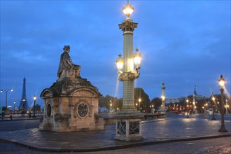 france, region ile de france, paris 8e arrondissement, place de la concorde, paves, fontaines, hotel de la marine, hotel de crillon, nuit, eclairage, tour eiffel, grand palais,