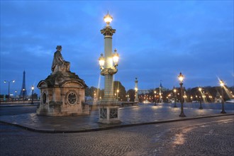 france, region ile de france, paris 8e arrondissement, place de la concorde, paves, fontaines, hotel de la marine, hotel de crillon, nuit, eclairage, tour eiffel, grand palais,