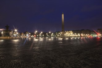 france, region ile de france, paris 8e arrondissement, place de la concorde, paves, fontaines, hotel de la marine, hotel de crillon, nuit, eclairage,