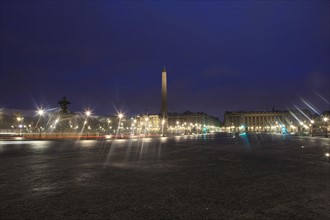 france, region ile de france, paris 8e arrondissement, place de la concorde, paves, fontaines, hotel de la marine, hotel de crillon, nuit, eclairage,