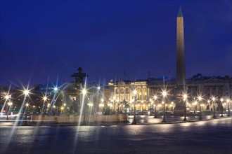 france, region ile de france, paris 8e arrondissement, place de la concorde, paves, fontaines, hotel de la marine, hotel de crillon, nuit, eclairage,