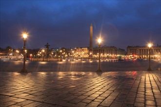 france, region ile de france, paris 8e arrondissement, place de la concorde, paves, fontaines, hotel de la marine, hotel de crillon, nuit, eclairage,