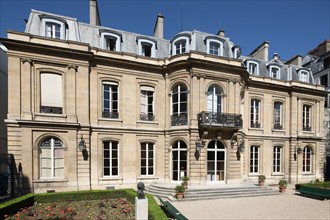 France, ile de france, paris 9e, 9 rue drouot, mairie du 9e arrondissement, hotel d'augny, facade sur jardin, hotel particulier,


Date : Ete 2012