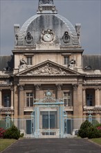 France, Region Ile de France, Paris 7e arrondissement, Ecole Militaire, avenue de Lowendal, place de Fontenoy, facade sur jardin, grille,