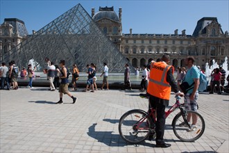 France, Region Ile de France, Paris 1er arrondissement, Musee du Louvre, place de la Pyramide, Ieoh Ming Pei,