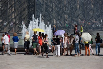 France, Region Ile de France, Paris 1er arrondissement, Musee du Louvre, place de la Pyramide, Ieoh Ming Pei,