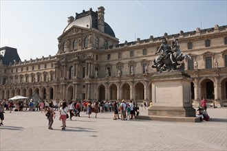 France, Region Ile de France, Paris 1er arrondissement, Musee du Louvre, place de la Pyramide, touristes,