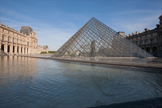 France, Region Ile de France, Paris 1er arrondissement, Musee du Louvre, cour de la Pyramide, pyramide de Ieoh Ming Pei, Pavillon Denon,