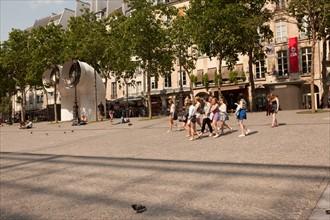 France, Region Ile de France, Paris 18e arrondissement, piazzetta du Centre Georges Pompidou, quartier Beaubourg, touristes,
