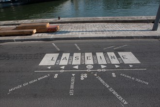 France, Region Ile de France, Paris 8e arrondissement, Pont Alexandre III, vues sur la Seine et les berges de Seine ouvertes en 2013,
