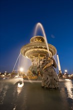 France, Region Ile de France, Paris 8e arrondissement, place de la Concorde, fontaines, obelisque, tombee de la nuit,