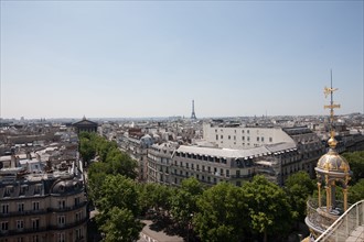 France, Region Ile de France, Paris 18e arrondissement, panorama avec la Tour Eiffel, depuis la terrasse du Printemps, restaurant Deli-Cieux,