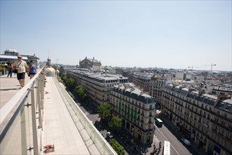 France, Region Ile de France, Paris 18e arrondissement, panorama avec la Tour Eiffel, depuis la terrasse du Printemps, restaurant Deli-Cieux,