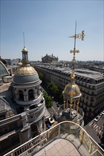 France, Region Ile de France, Paris 18e arrondissement, panorama avec les domes et coupoles depuis la terrasse du Printemps, restaurant Deli-Cieux,