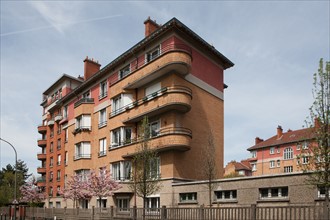 France, Region Ile de France, Hauts de Seine, Suresnes, cite jardin, arbres en fleur,