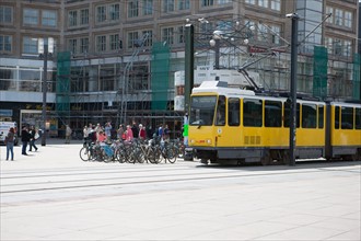 Allemagne, Germany, Berlin, Alexanderplatz, place, fontaine, tramway,